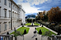 a garden with a fountain in the middle of it