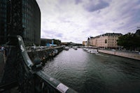 a bridge over a river in a city