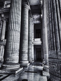 a black and white photo of columns in a building